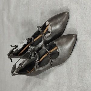 Mark Silver Gray Metallic Pointed Closed Toe Gladiator Strappy Flat Sandals Sz 9